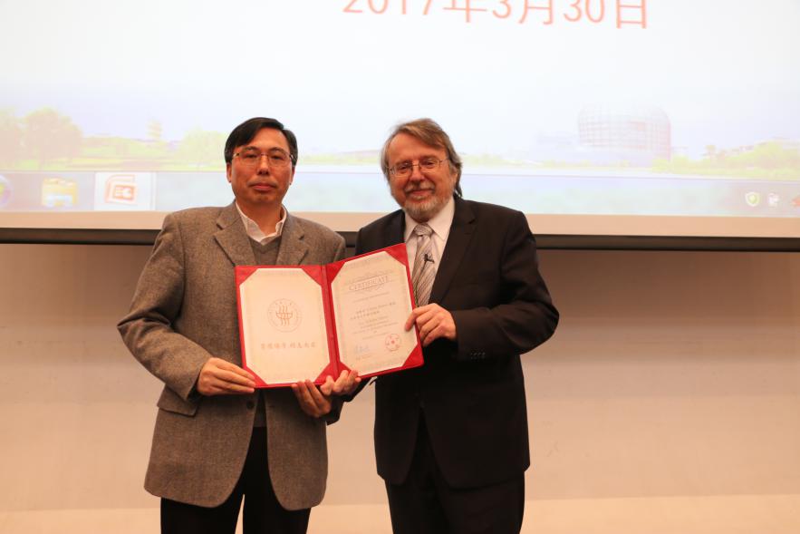 Prof. G.J. Vancso has been appointed as Consulting Professor at Donghua University of Twente.